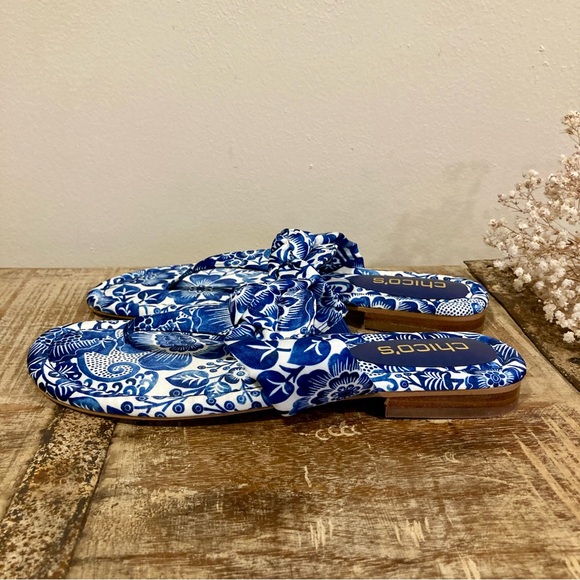 Chico's Blue Floral Thong Sandals Classic Navy/White Natalia Printed 8 NWOB - Picture 3 of 14